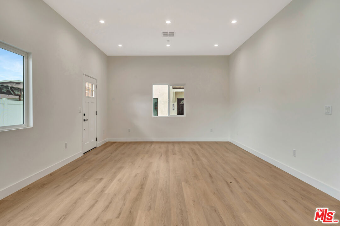 11108 Norris Ave