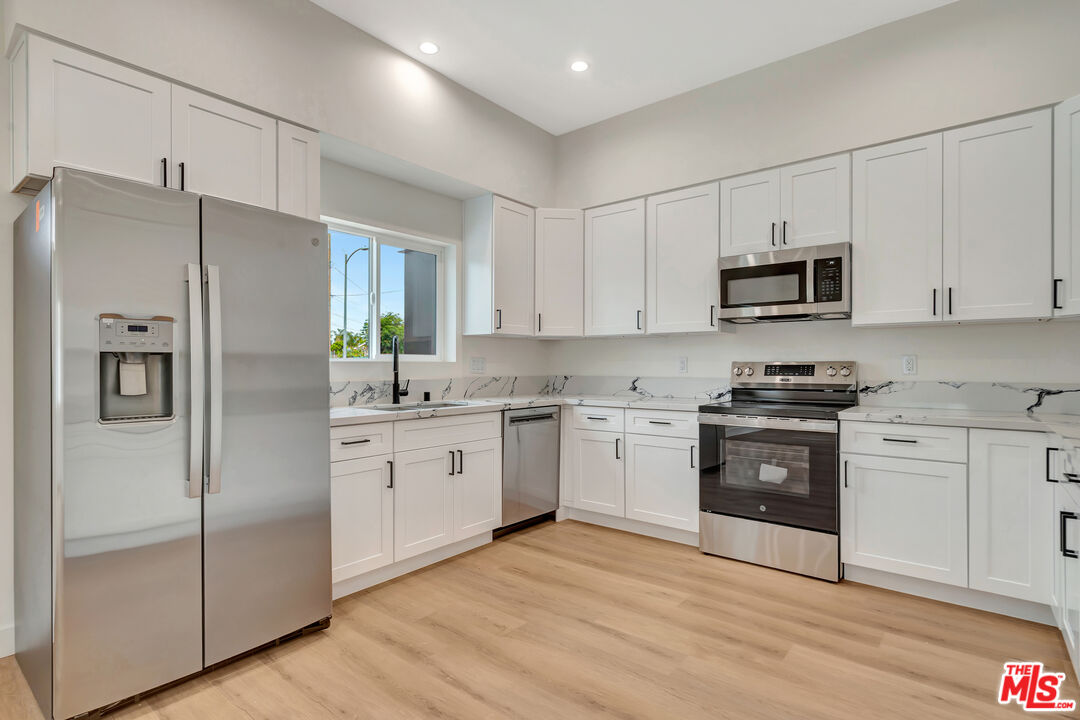 11108 N Norris Ave Unit: 11108