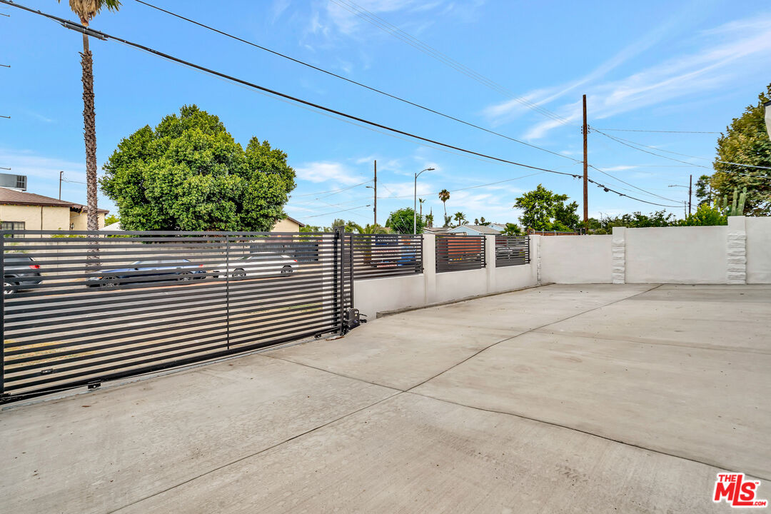 11108 N Norris Ave Unit: 11108
