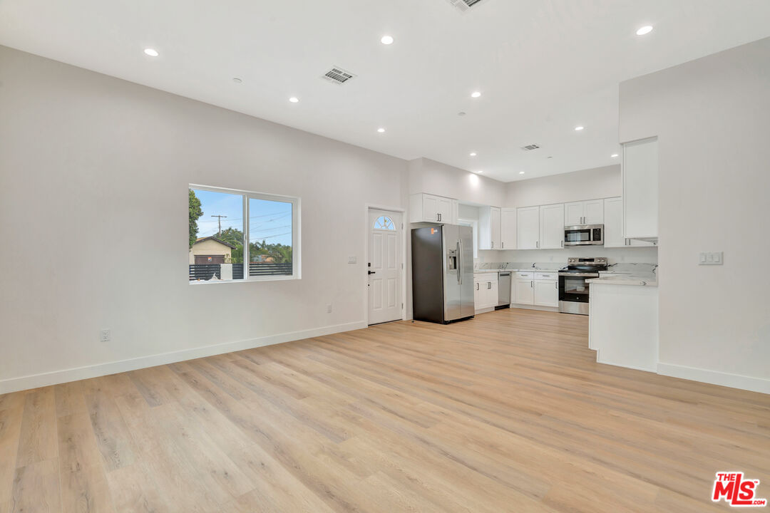 11108 N Norris Ave Unit: 11108