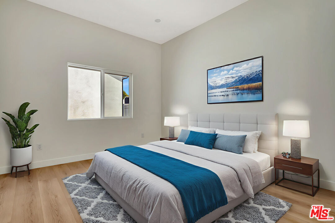 11108 Norris Ave Unit: 11106 1/2