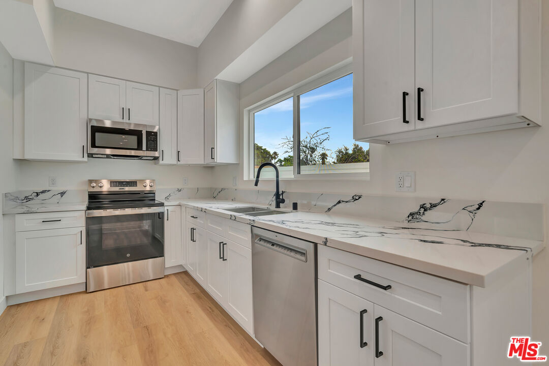 11108 Norris Ave Unit: 11106