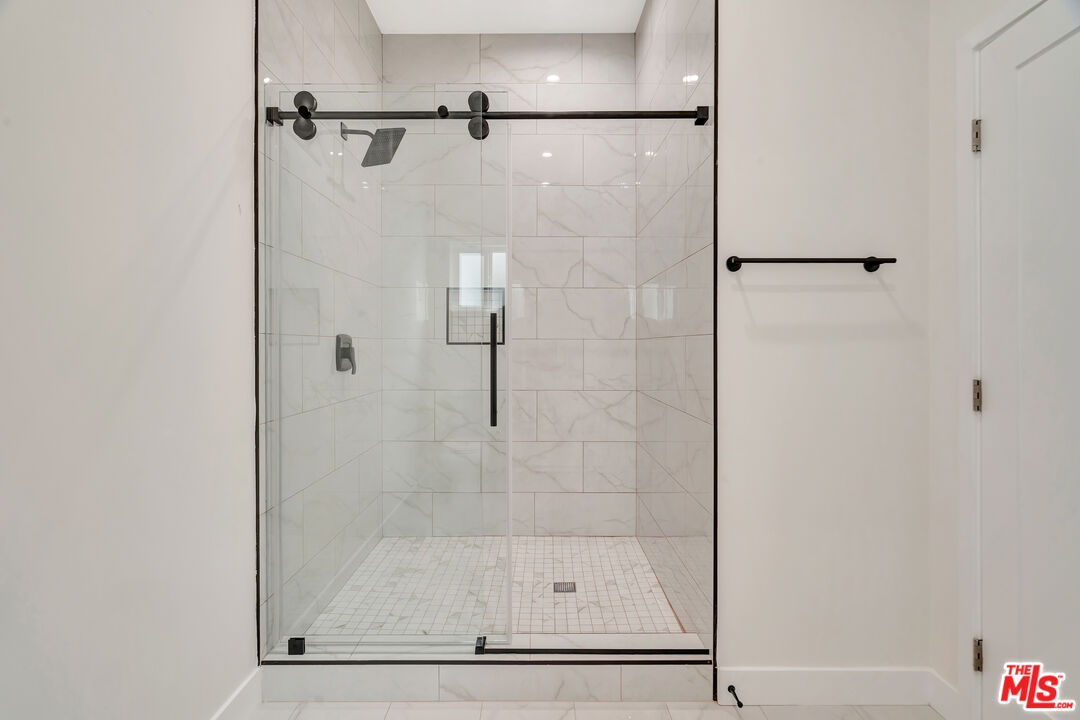 11108 Norris Ave Unit: 11106
