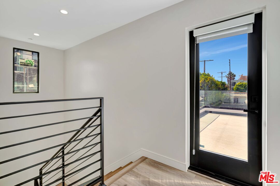 1921 Federal Ave Unit: 1921