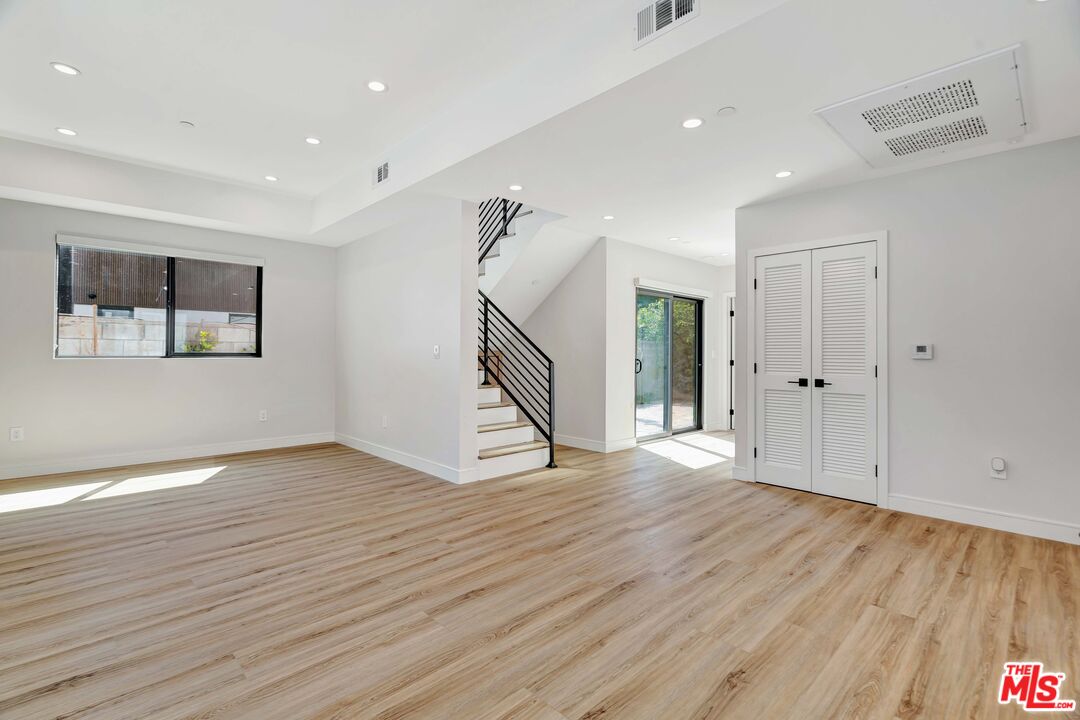 1921 Federal Ave Unit: 1921