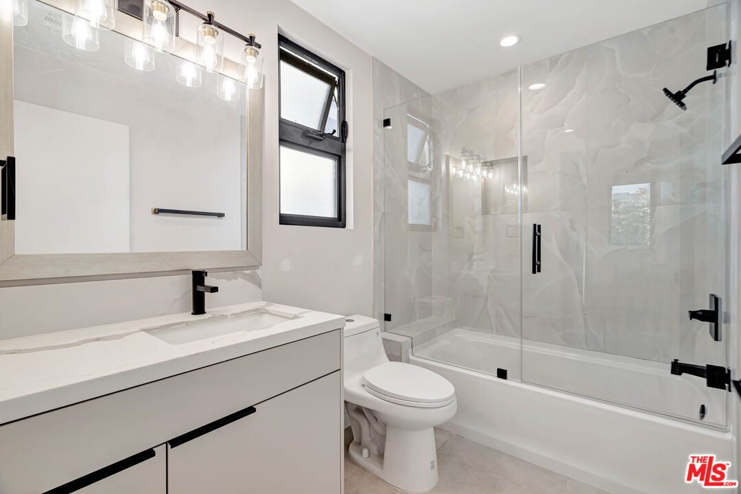 1921 Federal Ave Unit: 1921