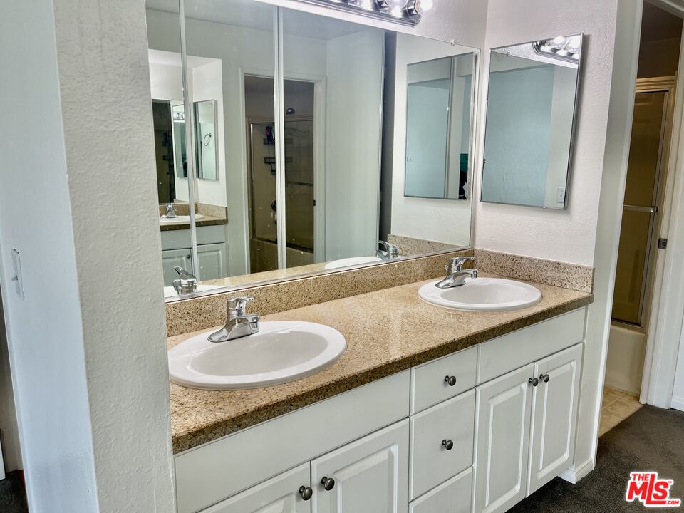 5530 Owensmouth Ave Unit: 223