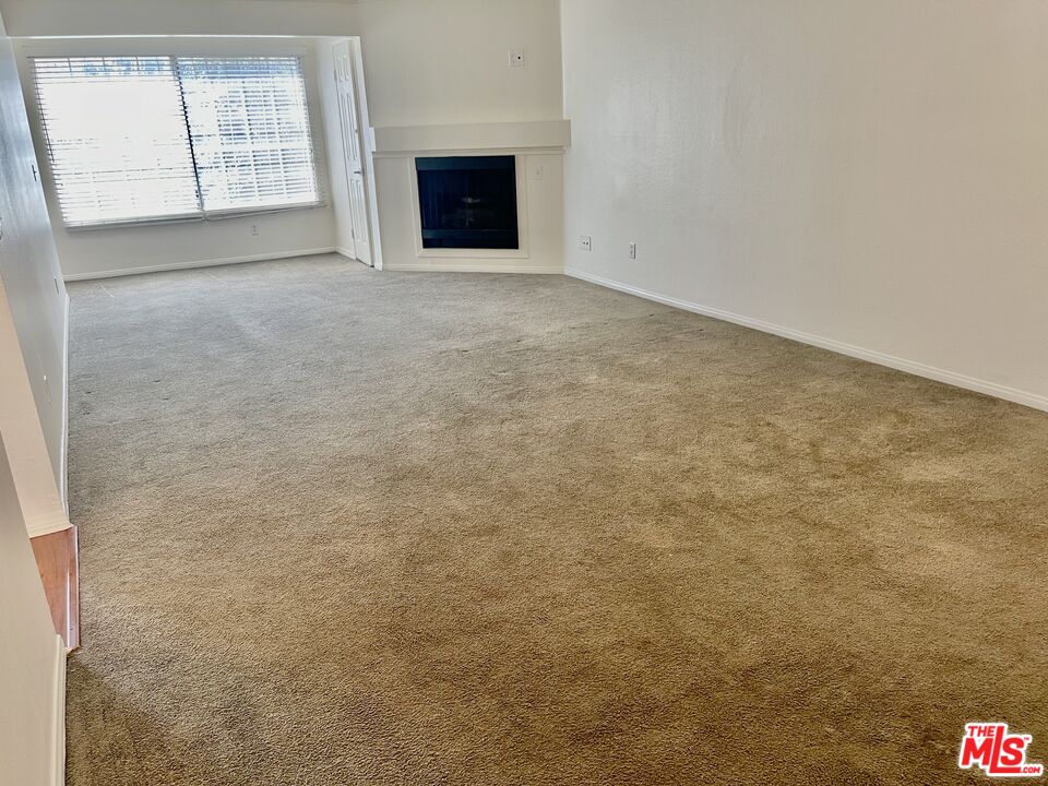 5530 Owensmouth Ave Unit: 223