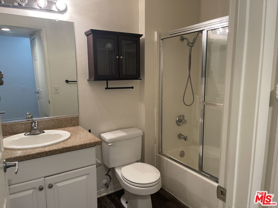 5530 Owensmouth Ave Unit: 223