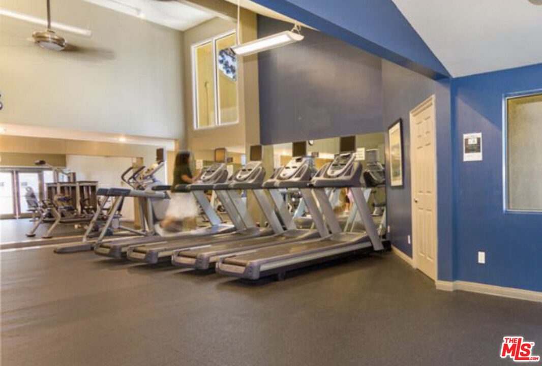 5530 Owensmouth Ave Unit: 223