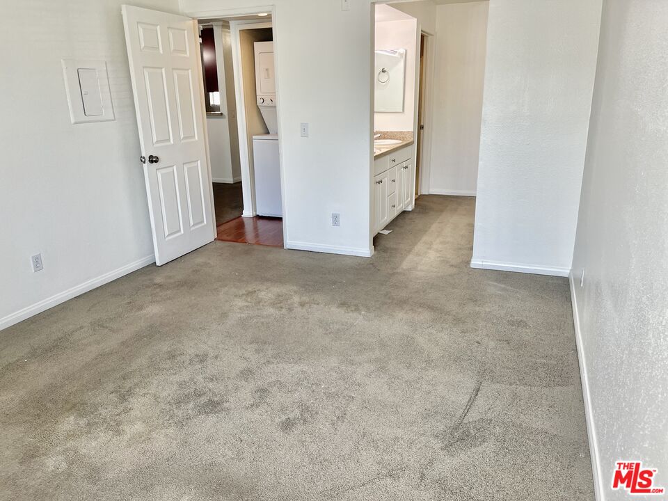 5530 Owensmouth Ave Unit: 223