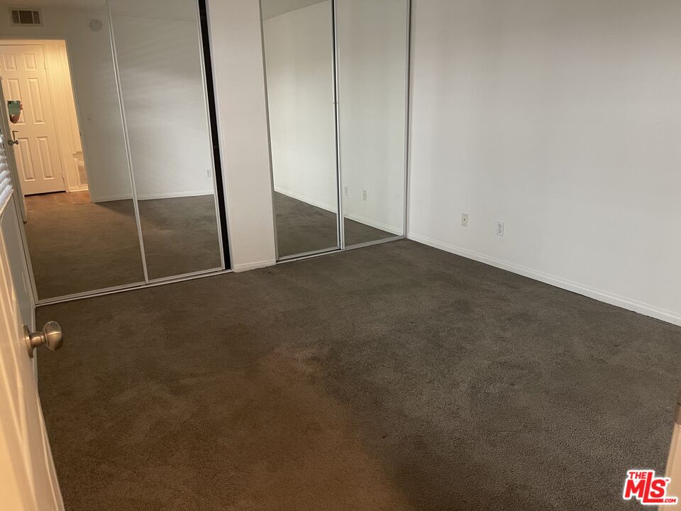 5530 Owensmouth Ave Unit: 223