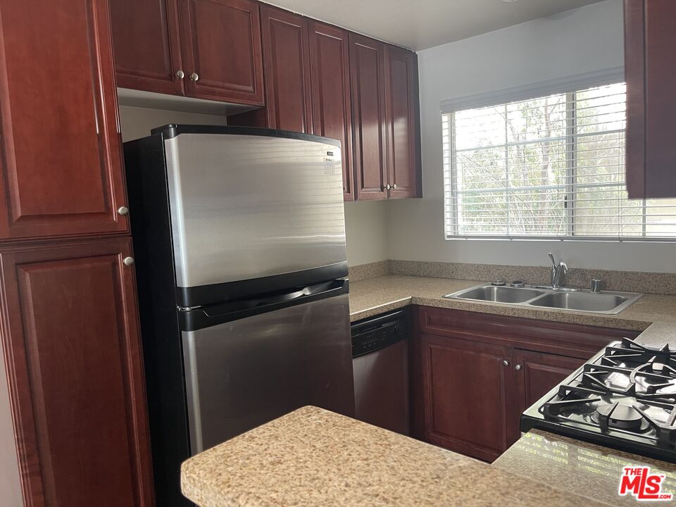 5530 Owensmouth Ave Unit: 223