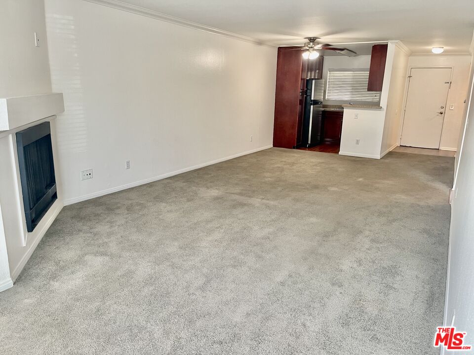 5530 Owensmouth Ave Unit: 223