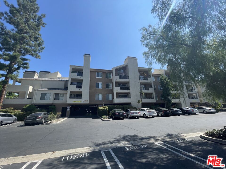 5530 Owensmouth Ave Unit: 223