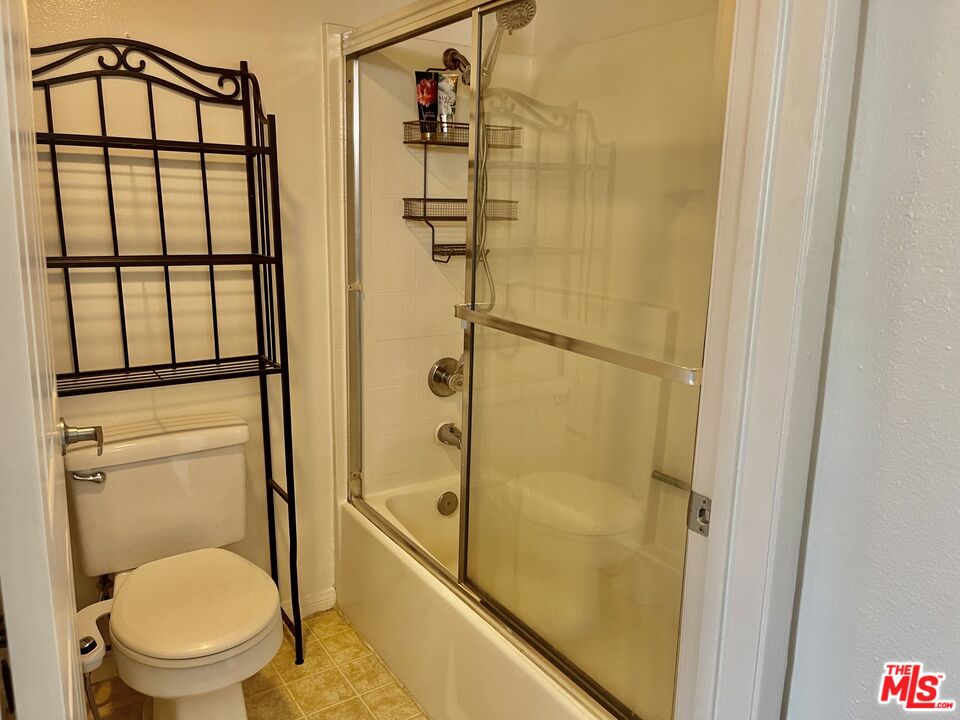 5530 Owensmouth Ave Unit: 223