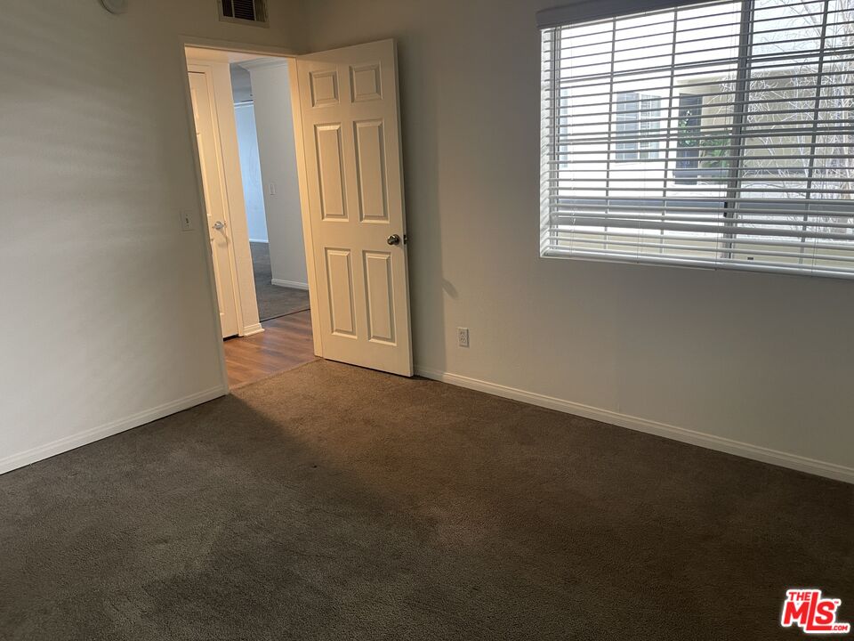 5530 Owensmouth Ave Unit: 223