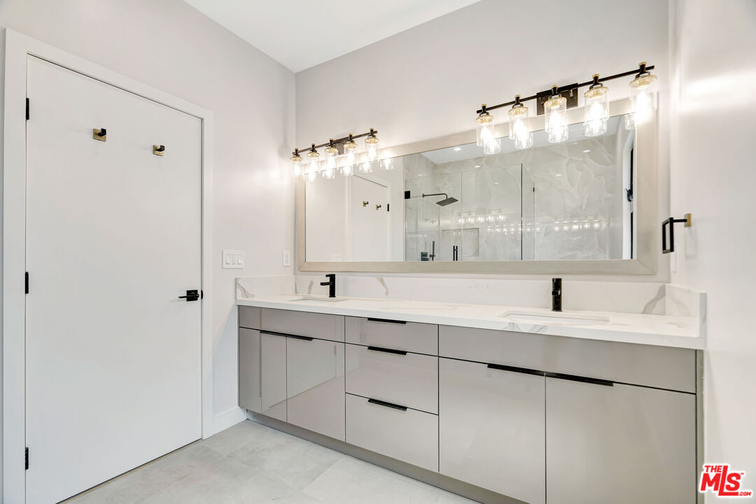 1921 Federal Ave Unit: 1919