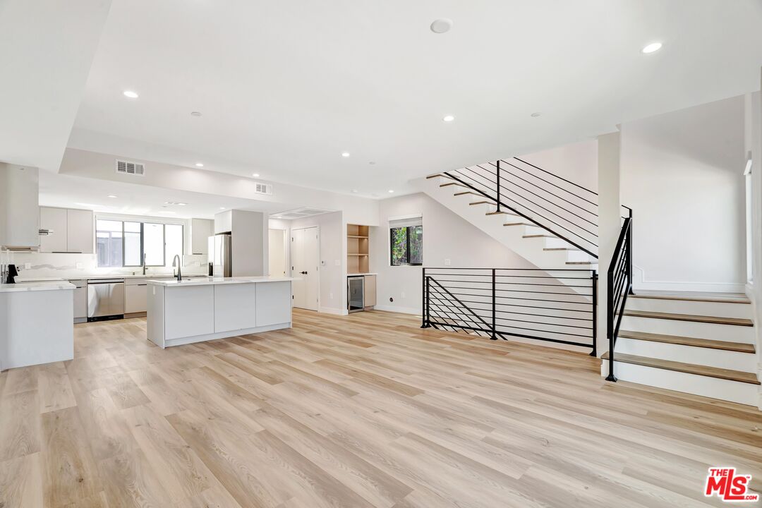 1921 Federal Ave Unit: 1919