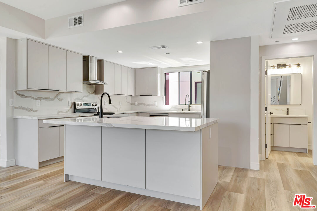 1921 Federal Ave Unit: 1919