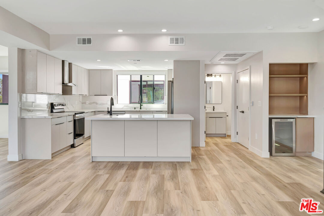 1921 Federal Ave Unit: 1919