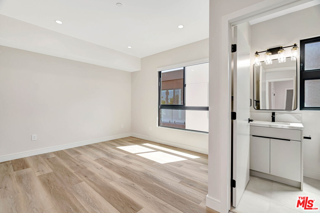 1921 Federal Ave Unit: 1917
