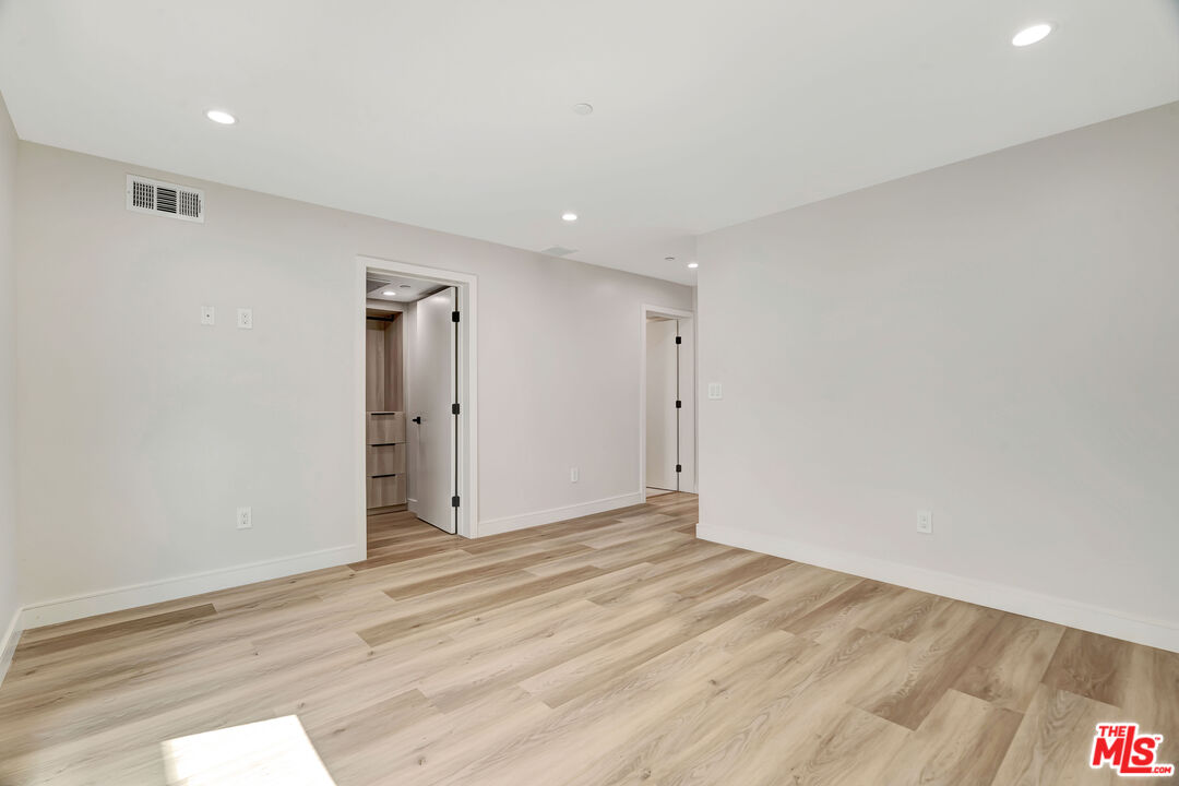 1921 Federal Ave Unit: 1917