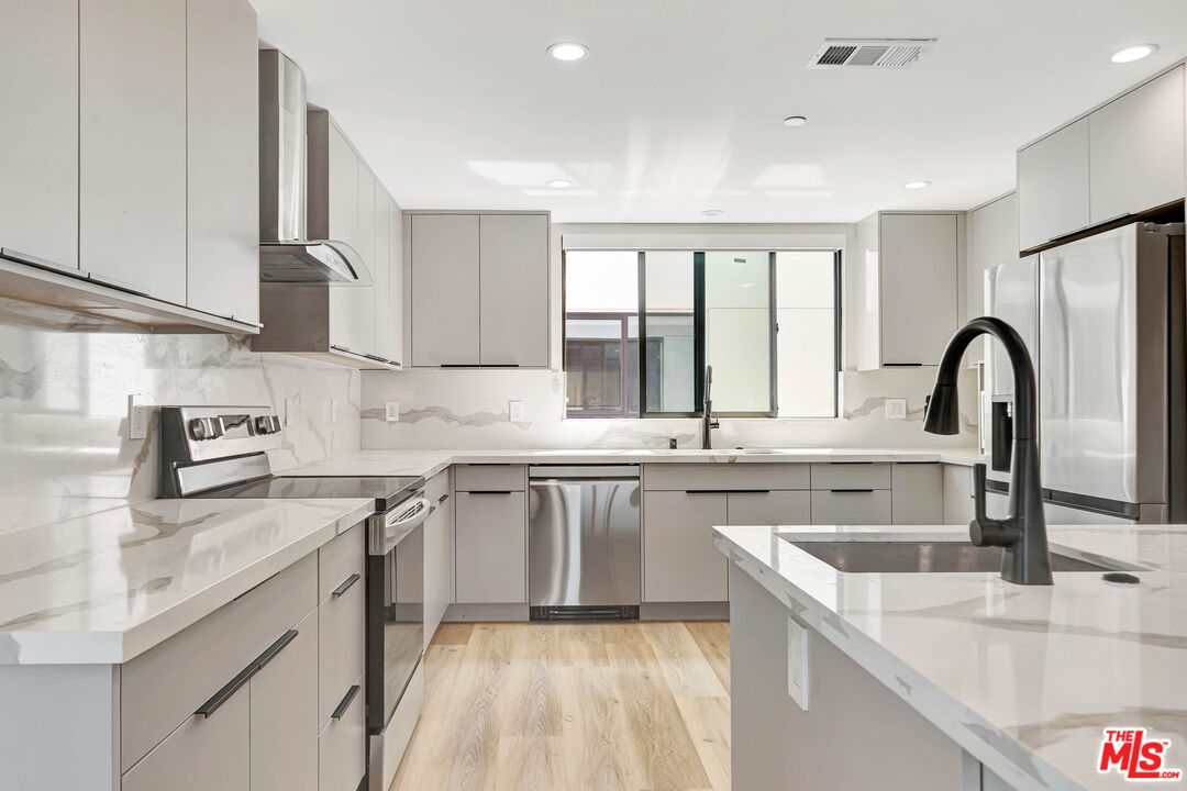 1921 Federal Ave Unit: 1917