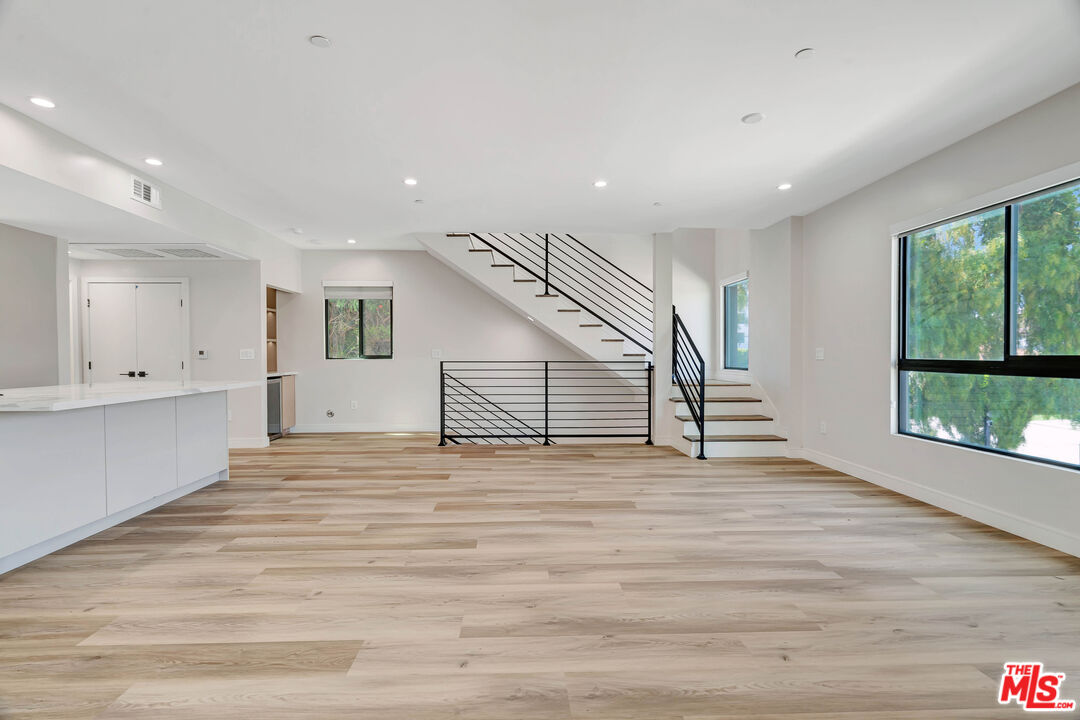 1921 Federal Ave Unit: 1917