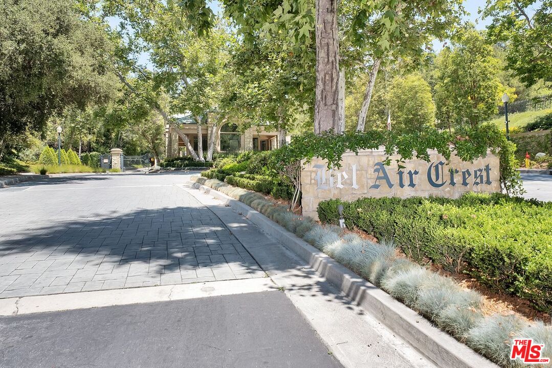 11815 Folkstone Ln