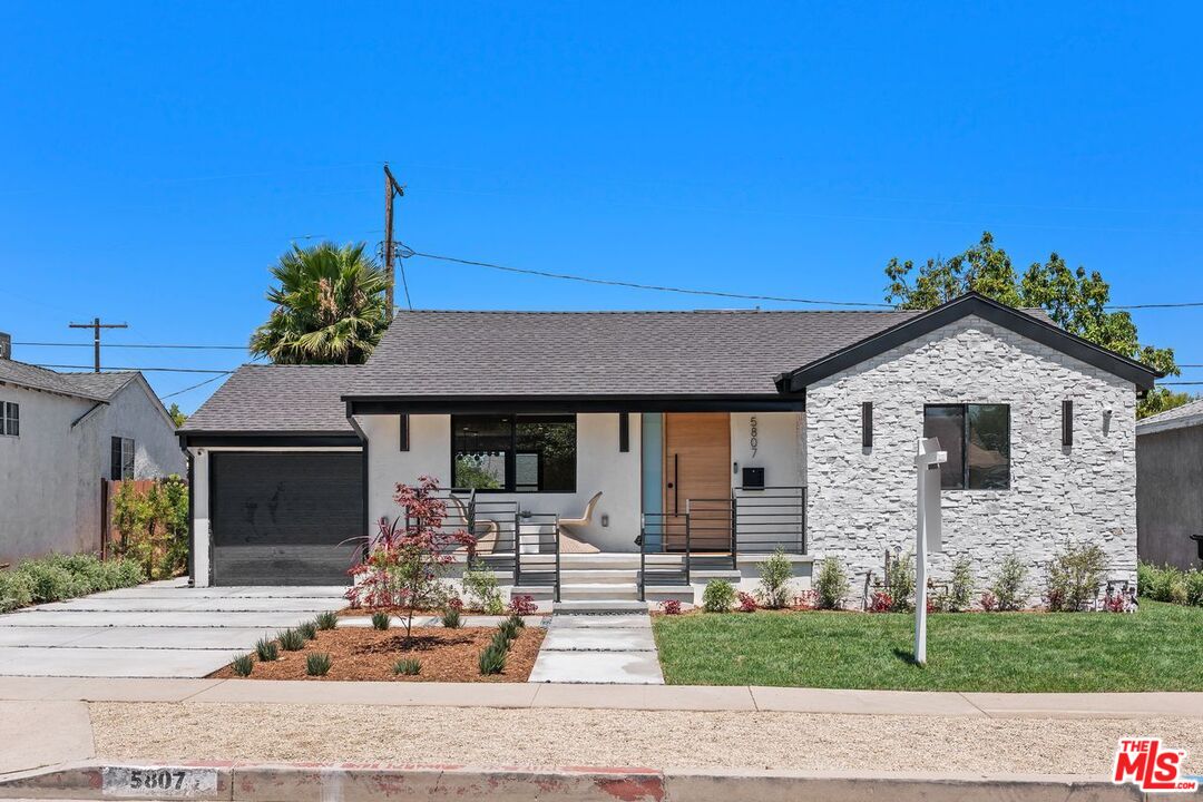5807 Balcom Ave