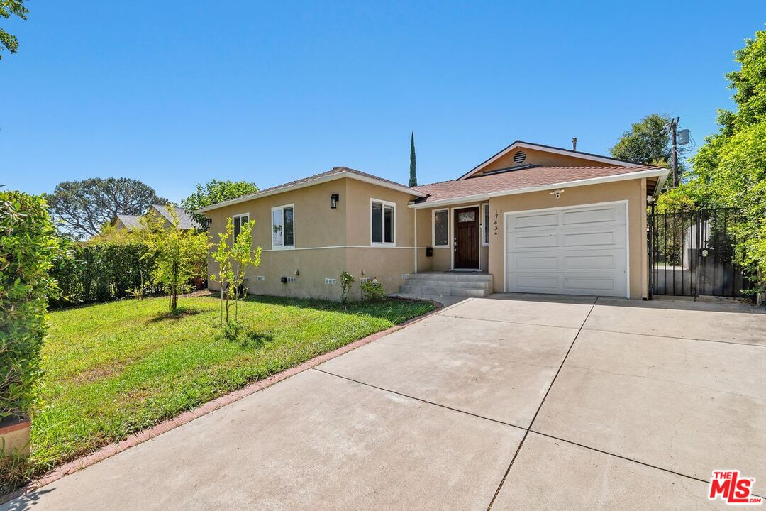 17434 Emelita St