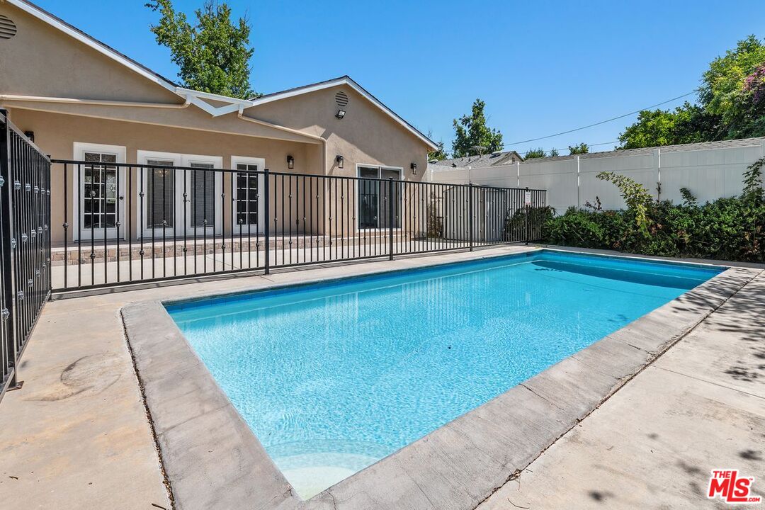 17434 Emelita St