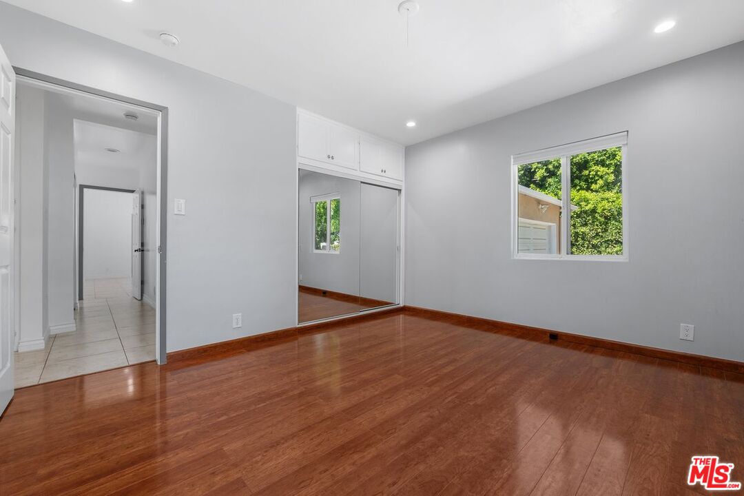 17434 Emelita St