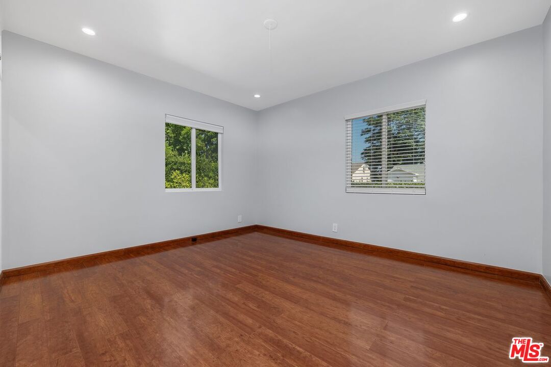 17434 Emelita St