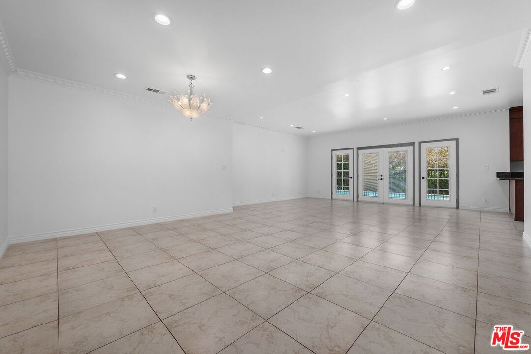17434 Emelita St