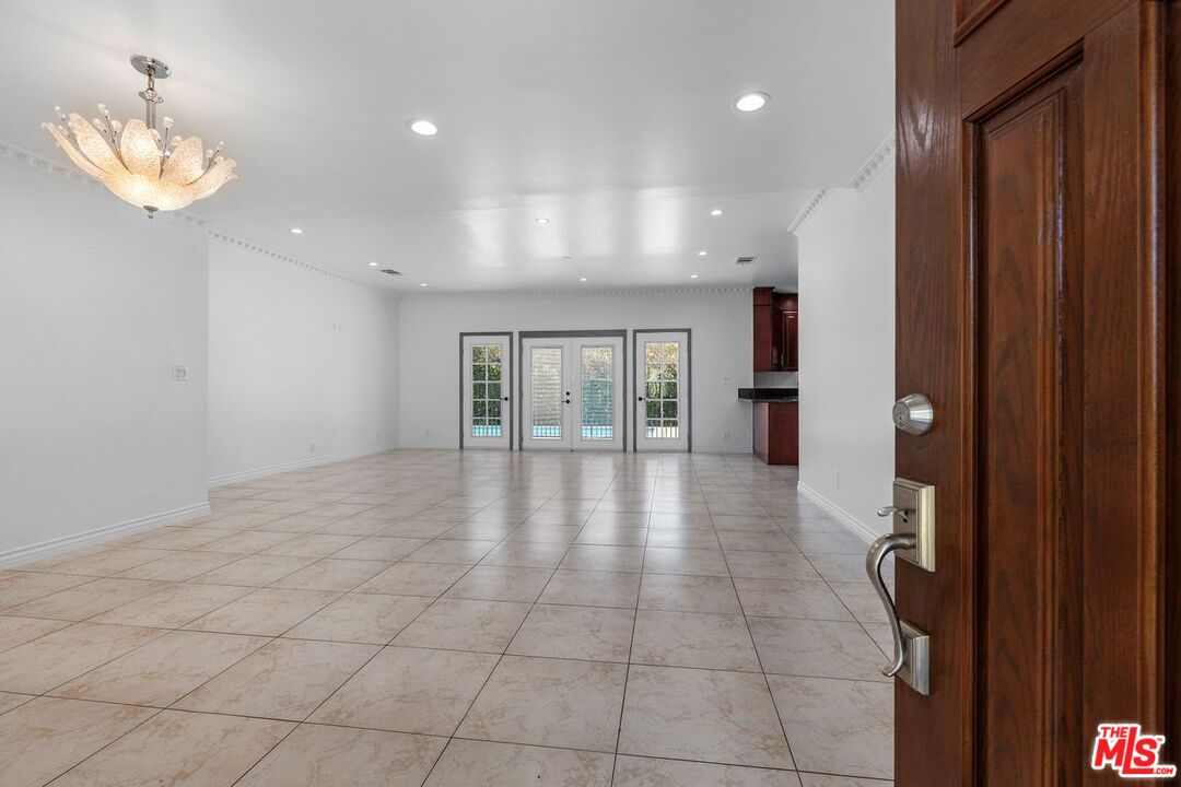 17434 Emelita St