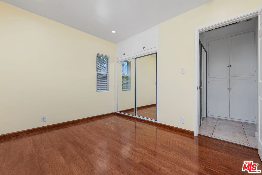 17434 Emelita St