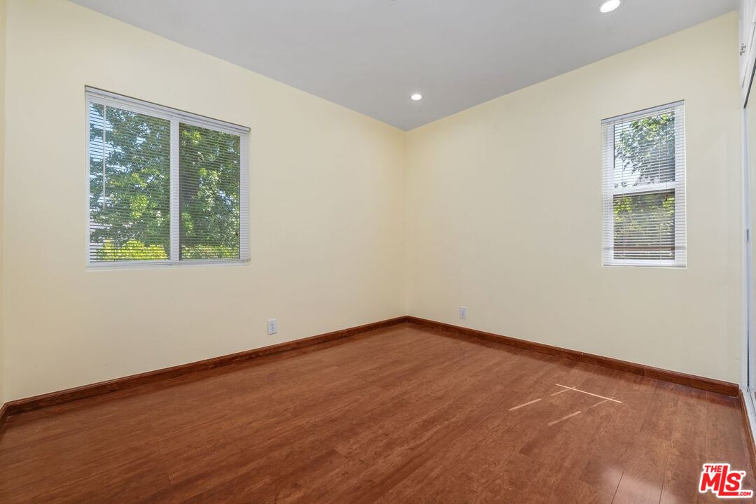 17434 Emelita St