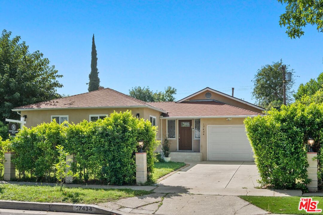 17434 Emelita St