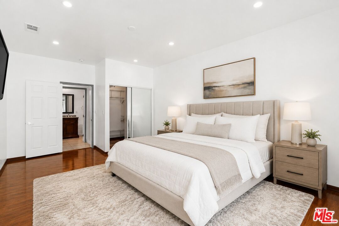17434 Emelita St