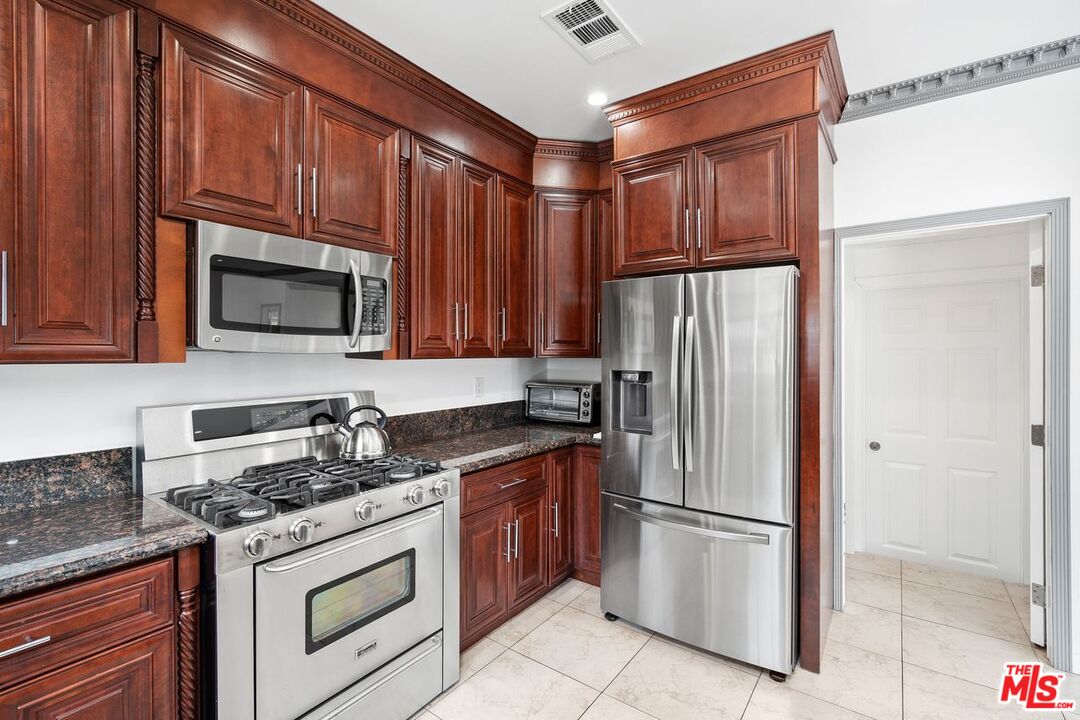 17434 Emelita St