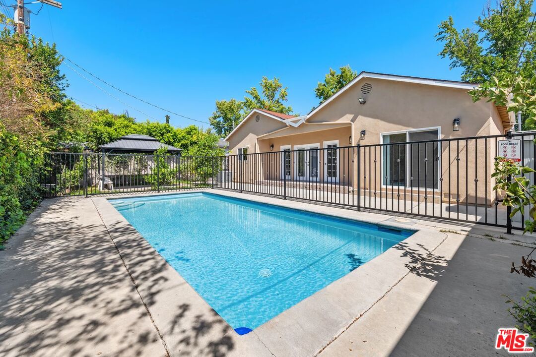 17434 Emelita St
