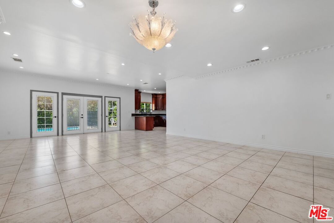 17434 Emelita St