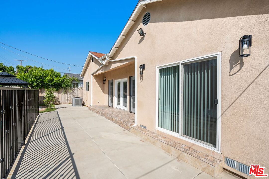 17434 Emelita St