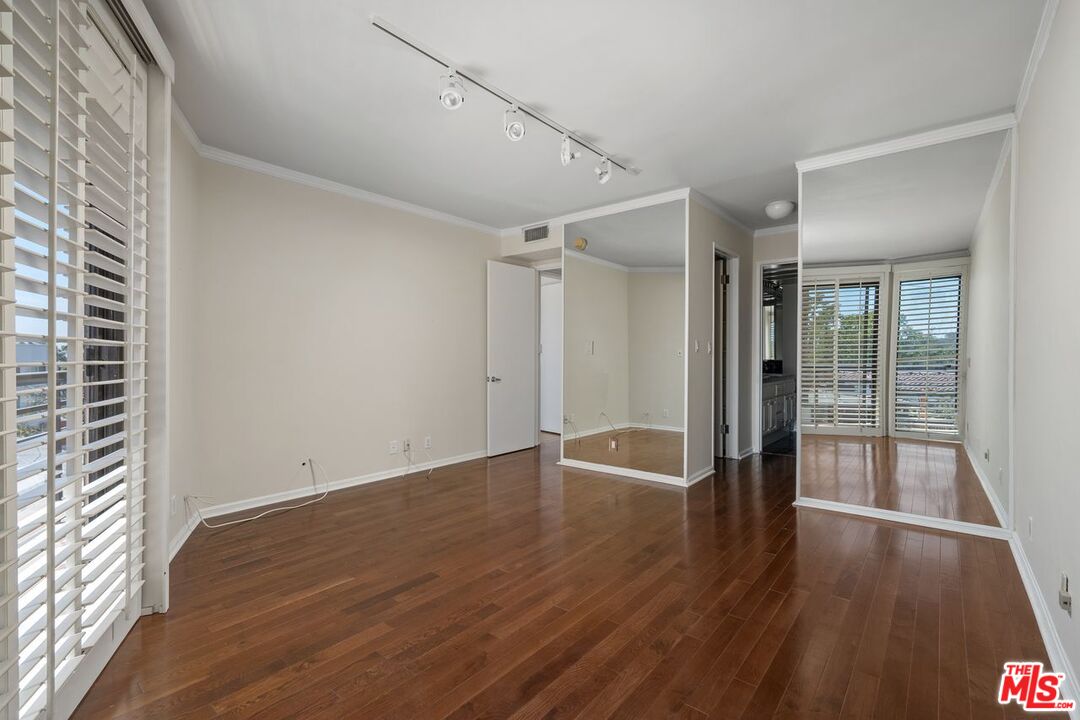 1360 S Beverly Glen Blvd Unit: PH301