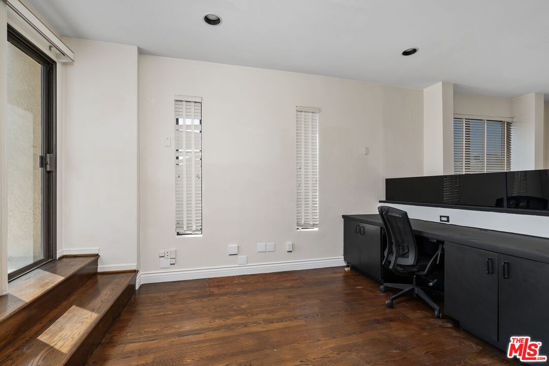 1360 S Beverly Glen Blvd Unit: PH301