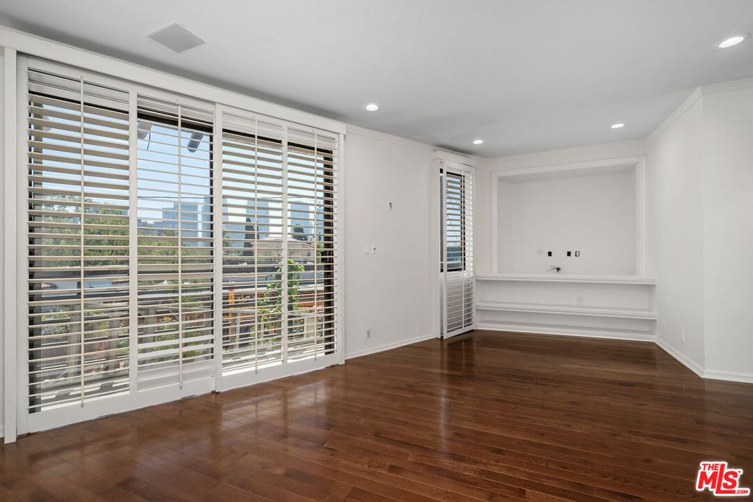 1360 S Beverly Glen Blvd Unit: PH301