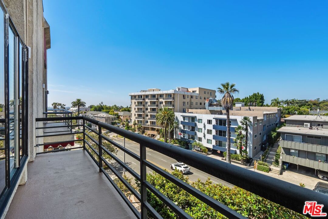1360 S Beverly Glen Blvd Unit: PH301