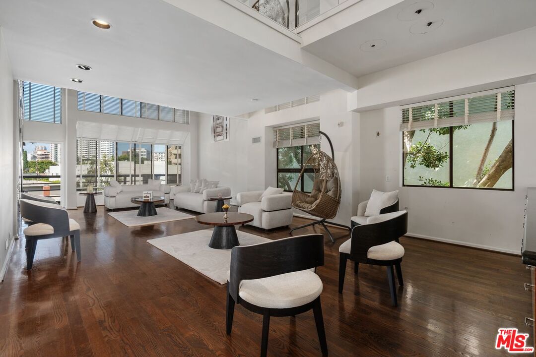 1360 S Beverly Glen Blvd Unit: PH301